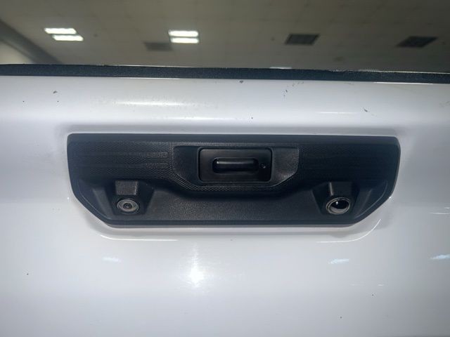 Chevrolet Silverado 2500HD Vehicle Full-screen Gallery Image 10