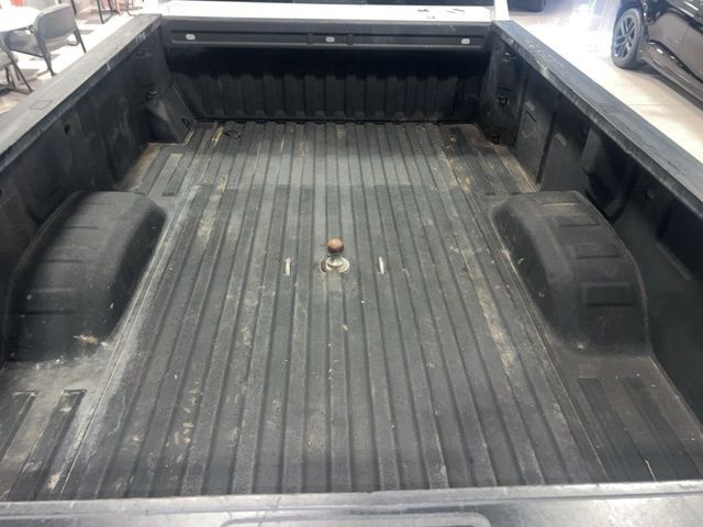 Chevrolet Silverado 2500HD Vehicle Full-screen Gallery Image 11