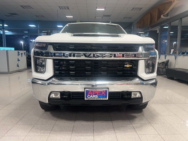 Chevrolet Silverado 2500HD Vehicle Full-screen Gallery Image 17