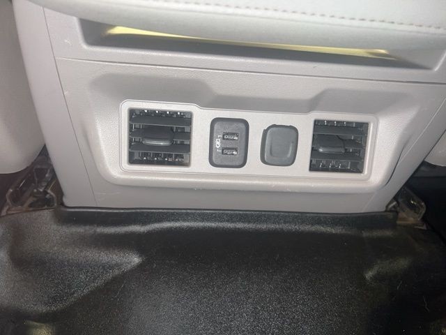 Chevrolet Silverado 2500HD Vehicle Full-screen Gallery Image 23