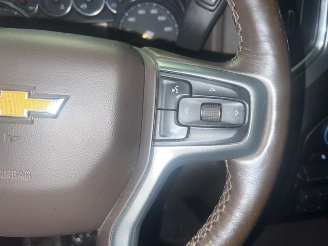 Chevrolet Silverado 2500HD Vehicle Full-screen Gallery Image 26