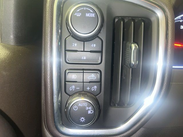 Chevrolet Silverado 2500HD Vehicle Full-screen Gallery Image 28