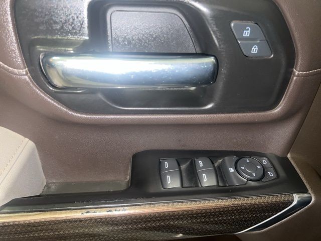 Chevrolet Silverado 2500HD Vehicle Full-screen Gallery Image 29