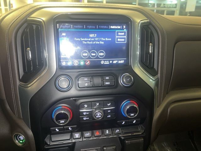 Chevrolet Silverado 2500HD Vehicle Full-screen Gallery Image 30