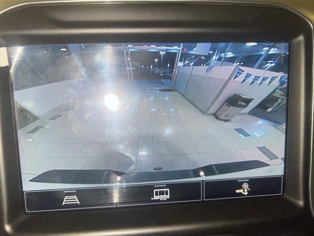 Chevrolet Silverado 2500HD Vehicle Full-screen Gallery Image 32