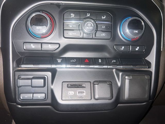 Chevrolet Silverado 2500HD Vehicle Full-screen Gallery Image 33