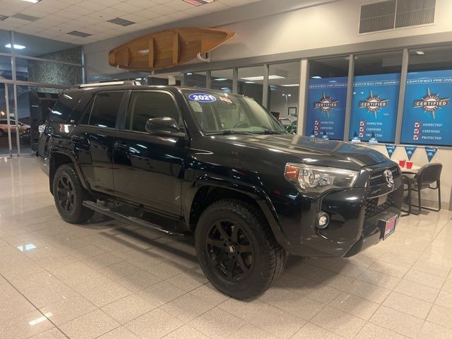 Toyota 4Runner Vehicle Full-screen Gallery Image 02