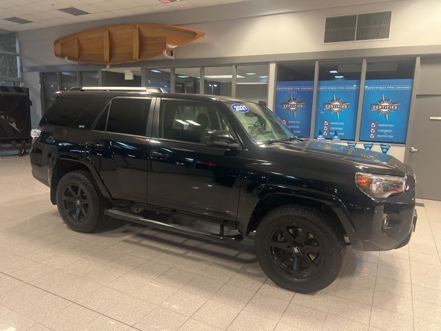 Toyota 4Runner Vehicle Full-screen Gallery Image 04