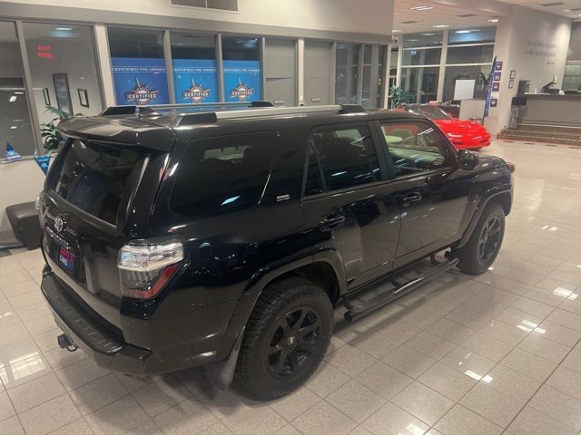 Toyota 4Runner Vehicle Full-screen Gallery Image 06