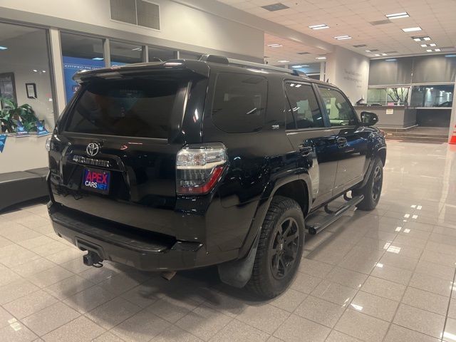 Toyota 4Runner Vehicle Full-screen Gallery Image 07