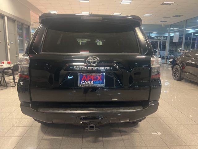 Toyota 4Runner Vehicle Full-screen Gallery Image 09