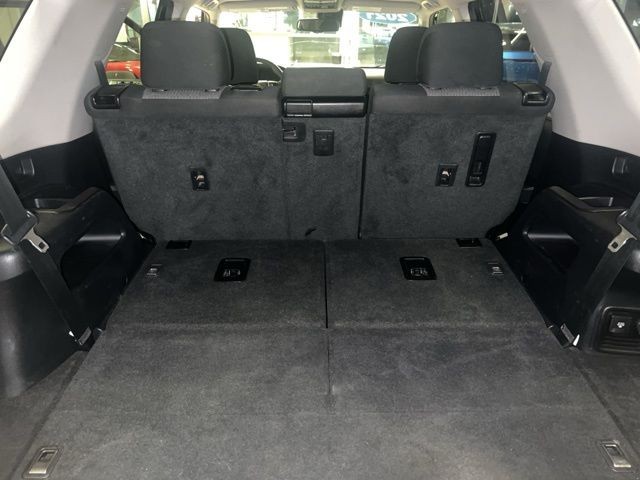 Toyota 4Runner Vehicle Full-screen Gallery Image 23