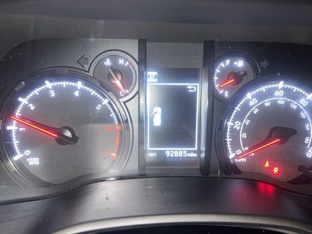 Toyota 4Runner Vehicle Full-screen Gallery Image 27