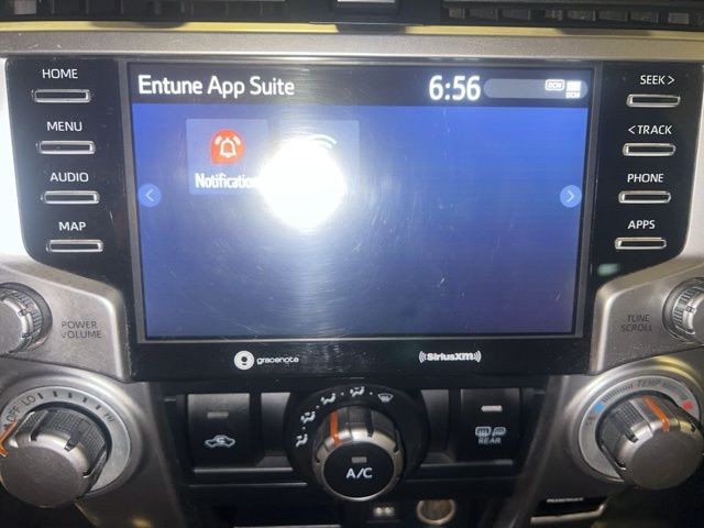 Toyota 4Runner Vehicle Full-screen Gallery Image 28