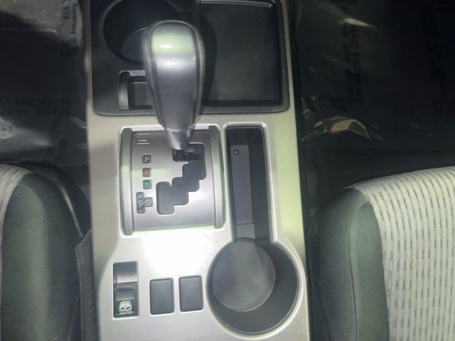 Toyota 4Runner Vehicle Full-screen Gallery Image 30