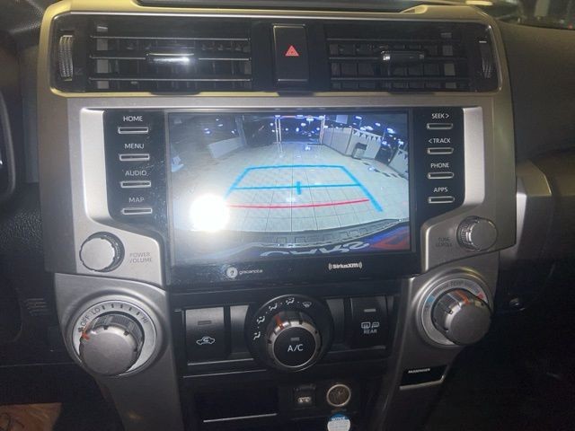 Toyota 4Runner Vehicle Full-screen Gallery Image 33