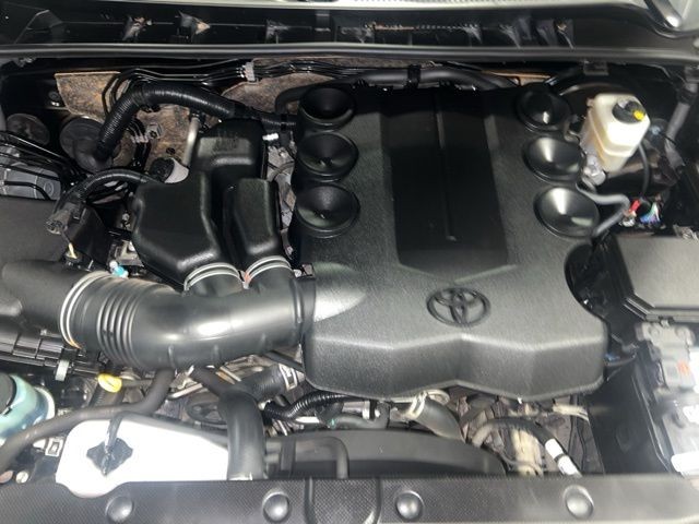 Toyota 4Runner Vehicle Full-screen Gallery Image 34