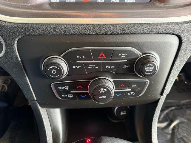 Dodge Charger Vehicle Full-screen Gallery Image 15