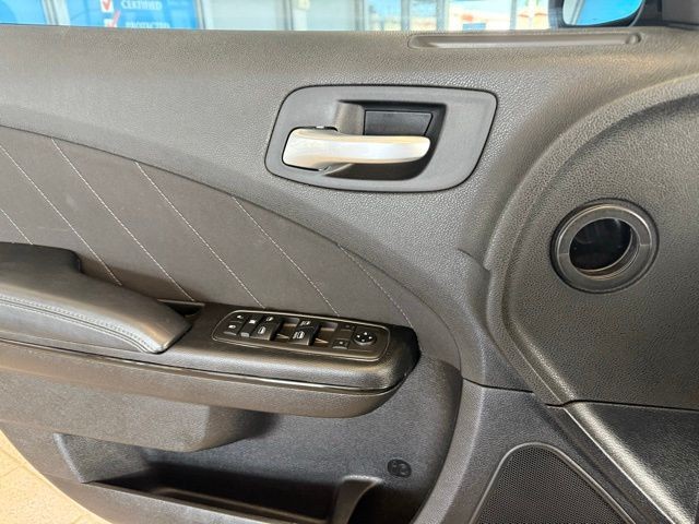 Dodge Charger Vehicle Full-screen Gallery Image 19