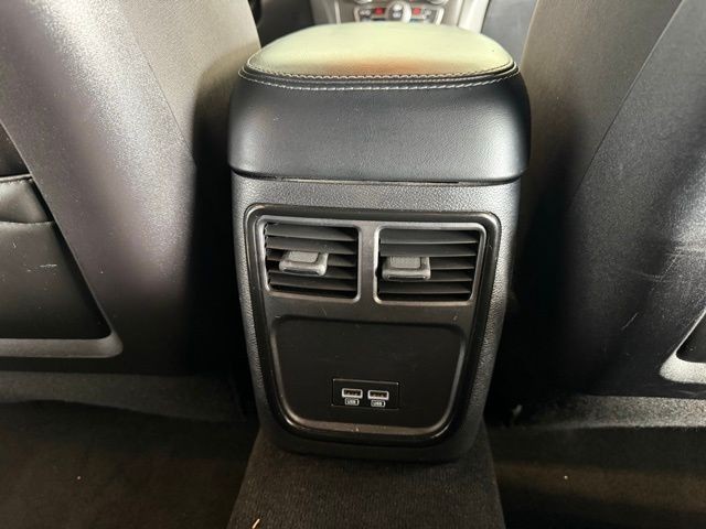 Dodge Charger Vehicle Full-screen Gallery Image 24