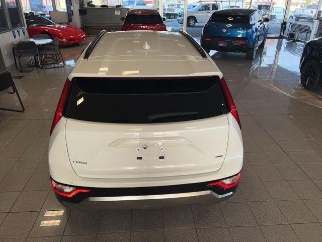 Kia Niro Vehicle Full-screen Gallery Image 08