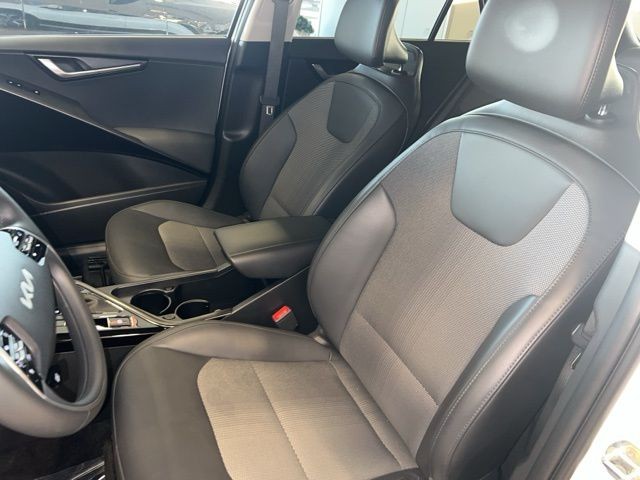 Kia Niro Vehicle Full-screen Gallery Image 17