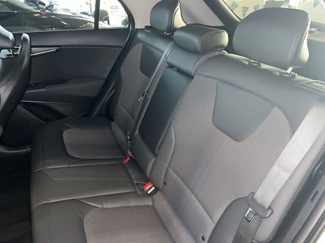 Kia Niro Vehicle Full-screen Gallery Image 18