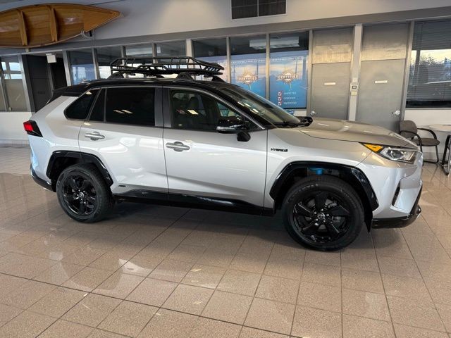 Toyota RAV4 Hybrid Vehicle Full-screen Gallery Image 02