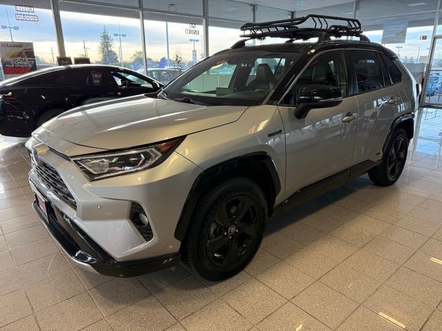 Toyota RAV4 Hybrid Vehicle Full-screen Gallery Image 06