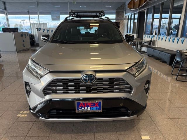 Toyota RAV4 Hybrid Vehicle Full-screen Gallery Image 07