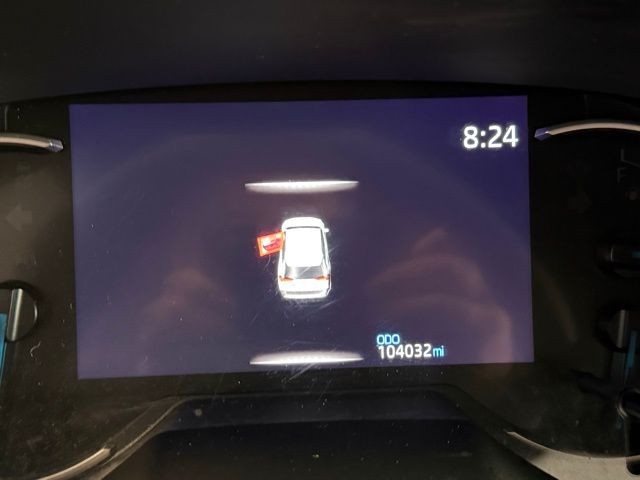 Toyota RAV4 Hybrid Vehicle Full-screen Gallery Image 12