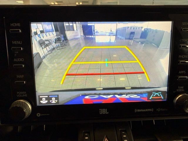 Toyota RAV4 Hybrid Vehicle Full-screen Gallery Image 15