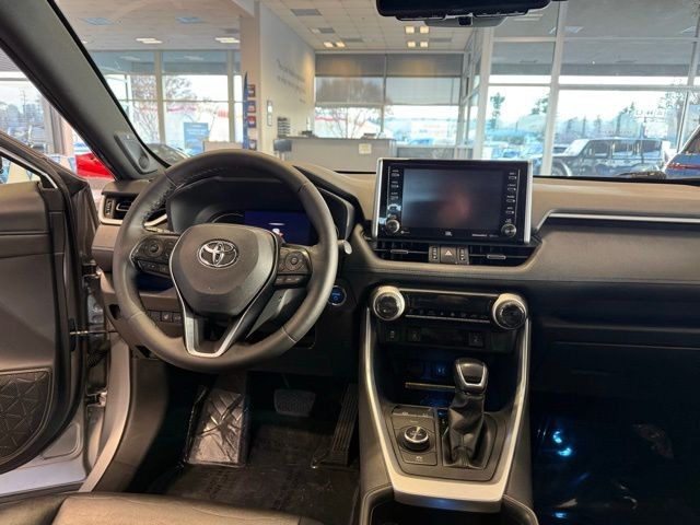 Toyota RAV4 Hybrid Vehicle Full-screen Gallery Image 26