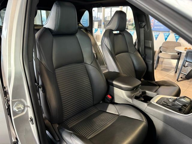 Toyota RAV4 Hybrid Vehicle Full-screen Gallery Image 27