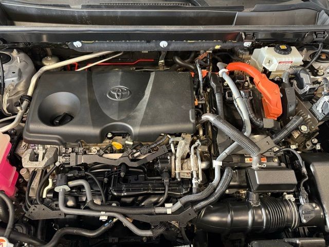 Toyota RAV4 Hybrid Vehicle Full-screen Gallery Image 30