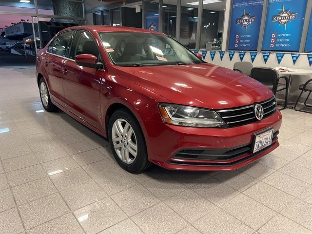 Volkswagen Jetta Vehicle Full-screen Gallery Image 03