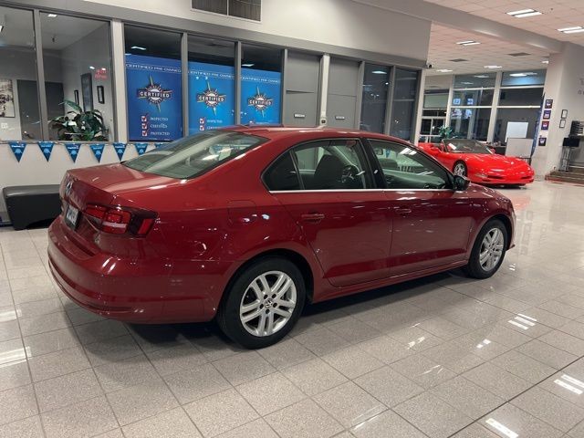 Volkswagen Jetta Vehicle Full-screen Gallery Image 05