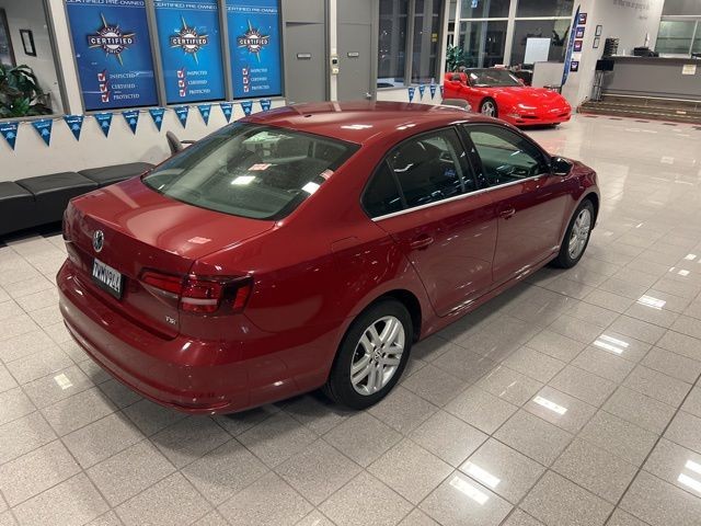 Volkswagen Jetta Vehicle Full-screen Gallery Image 06