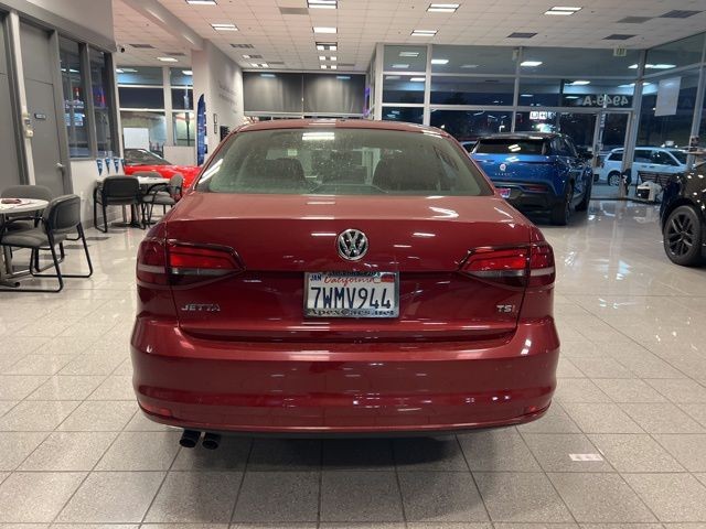 Volkswagen Jetta Vehicle Full-screen Gallery Image 08