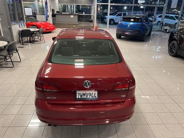 Volkswagen Jetta Vehicle Full-screen Gallery Image 09