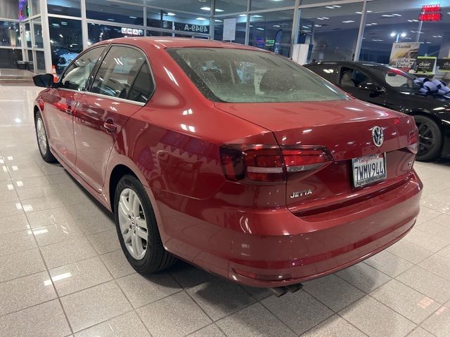 Volkswagen Jetta Vehicle Full-screen Gallery Image 10