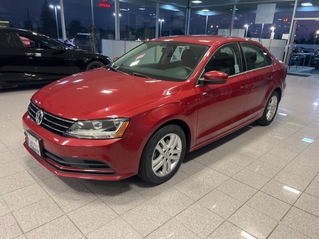 Volkswagen Jetta Vehicle Full-screen Gallery Image 12