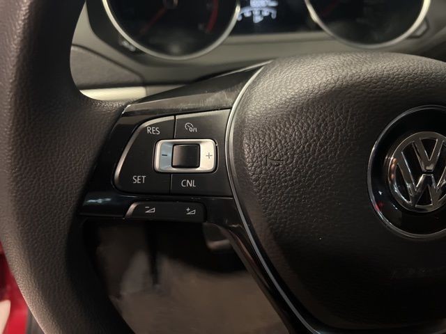 Volkswagen Jetta Vehicle Full-screen Gallery Image 17