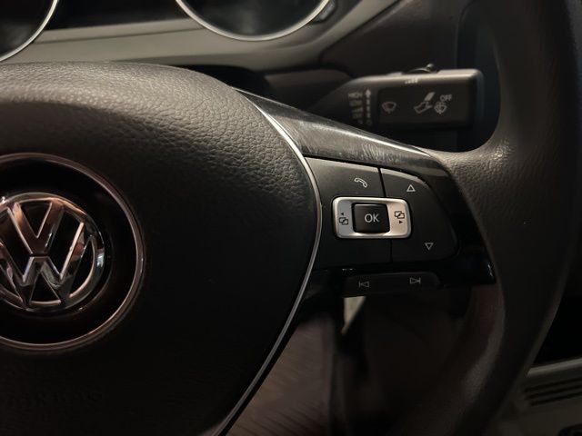 Volkswagen Jetta Vehicle Full-screen Gallery Image 18