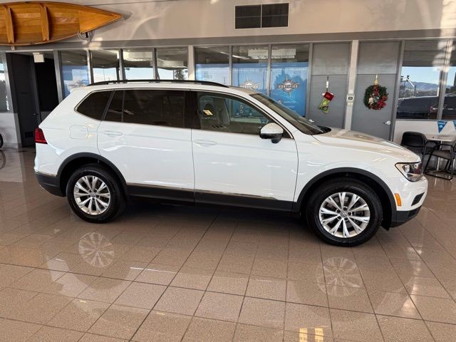 Volkswagen Tiguan Vehicle Full-screen Gallery Image 02