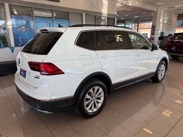 Volkswagen Tiguan Vehicle Full-screen Gallery Image 03