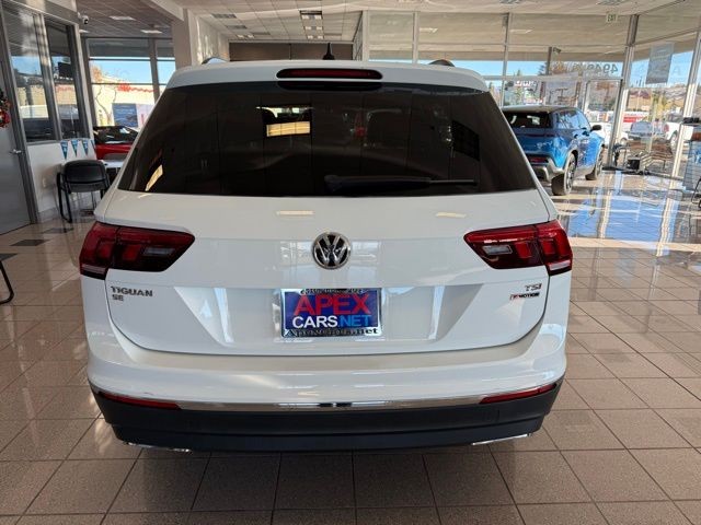 Volkswagen Tiguan Vehicle Full-screen Gallery Image 04