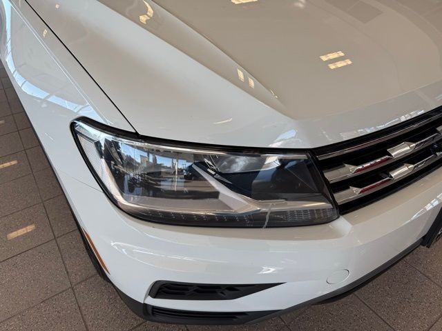 Volkswagen Tiguan Vehicle Full-screen Gallery Image 09