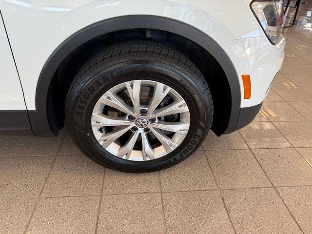 Volkswagen Tiguan Vehicle Full-screen Gallery Image 10