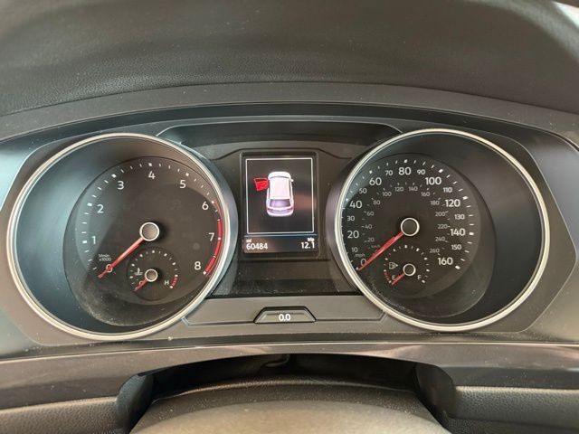 Volkswagen Tiguan Vehicle Full-screen Gallery Image 13